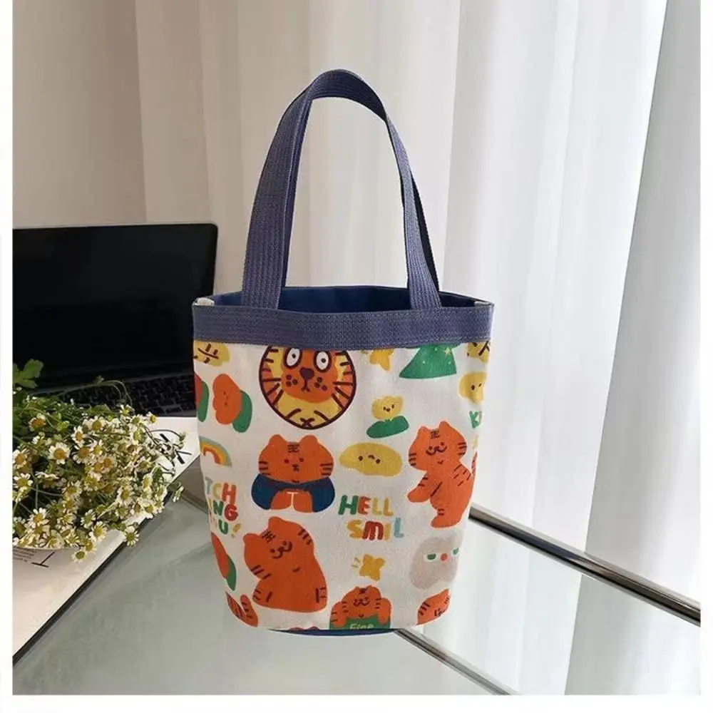 Hand Graffiti Cartoon Bucket Bag Cute Canvas Material Animal Print Cylinder Handbag Printed Tote Bag Daily Matching
Hand Graffiti Cartoon Bucket Bag Cute Canvas Material Animal Print Cylinder Handbag Printed Tote Bag Daily Matching