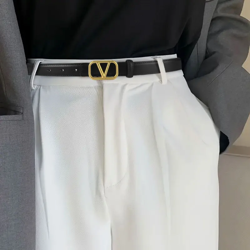 Классический женский повседневный ремень Джокер с брюками, юбками и ремнями.
Классический женский повседневный ремень Джокер с брюками, юбками и ремнями.