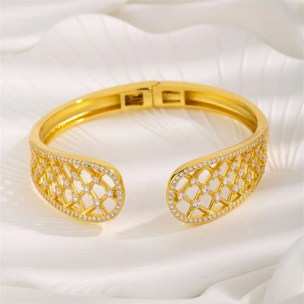 Summer Elegant Fashion Copper Plated 18K Gold Zirconia Diamond Shape Open Bracelet for Ladies
Summer Elegant Fashion Copper Plated 18K Gold Zirconia Diamond Shape Open Bracelet for Ladies