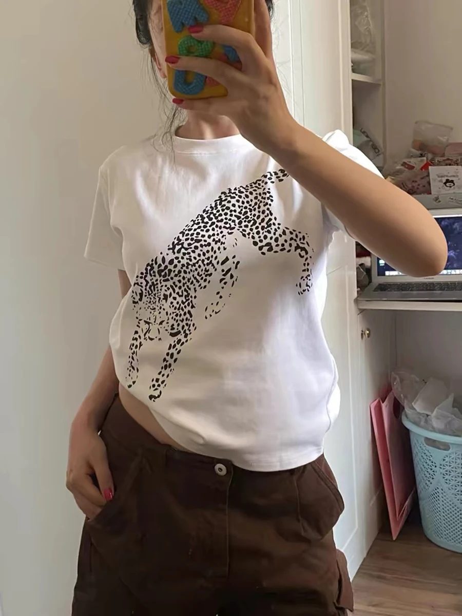 Белая футболка с рисунком животных, женские новые хлопковые футболки с круглым вырезом и короткими рукавами, женские винтажные свободные футболки с классическим принтом Y2k
Белая футболка с рисунком животных, женские новые хлопковые футболки с круглым вырезом и короткими рукавами, женские винтажные свободные футболки с классическим принтом Y2k