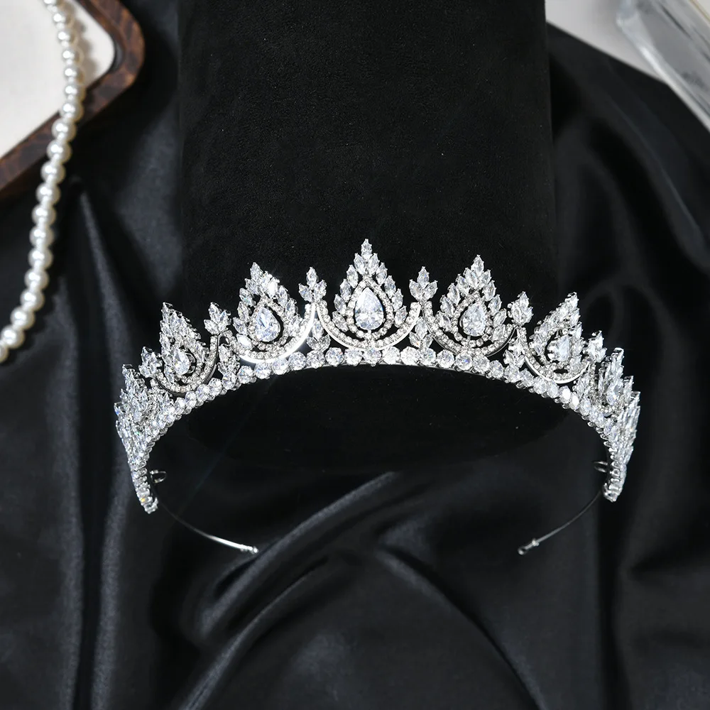 Luxury Bride Hair Crown Headpiece Elegance Princess Cubic Zircon Retro Baroque Style CZ Tiaras Hair Accessory Wedding
Luxury Bride Hair Crown Headpiece Elegance Princess Cubic Zircon Retro Baroque Style CZ Tiaras Hair Accessory Wedding