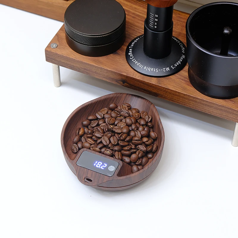 Coffee beans are weighed by bean plate, is weighed by walnut pattern coffee utensils, , precise electronic scale
Coffee beans are weighed by bean plate, is weighed by walnut pattern coffee utensils, , precise electronic scale
