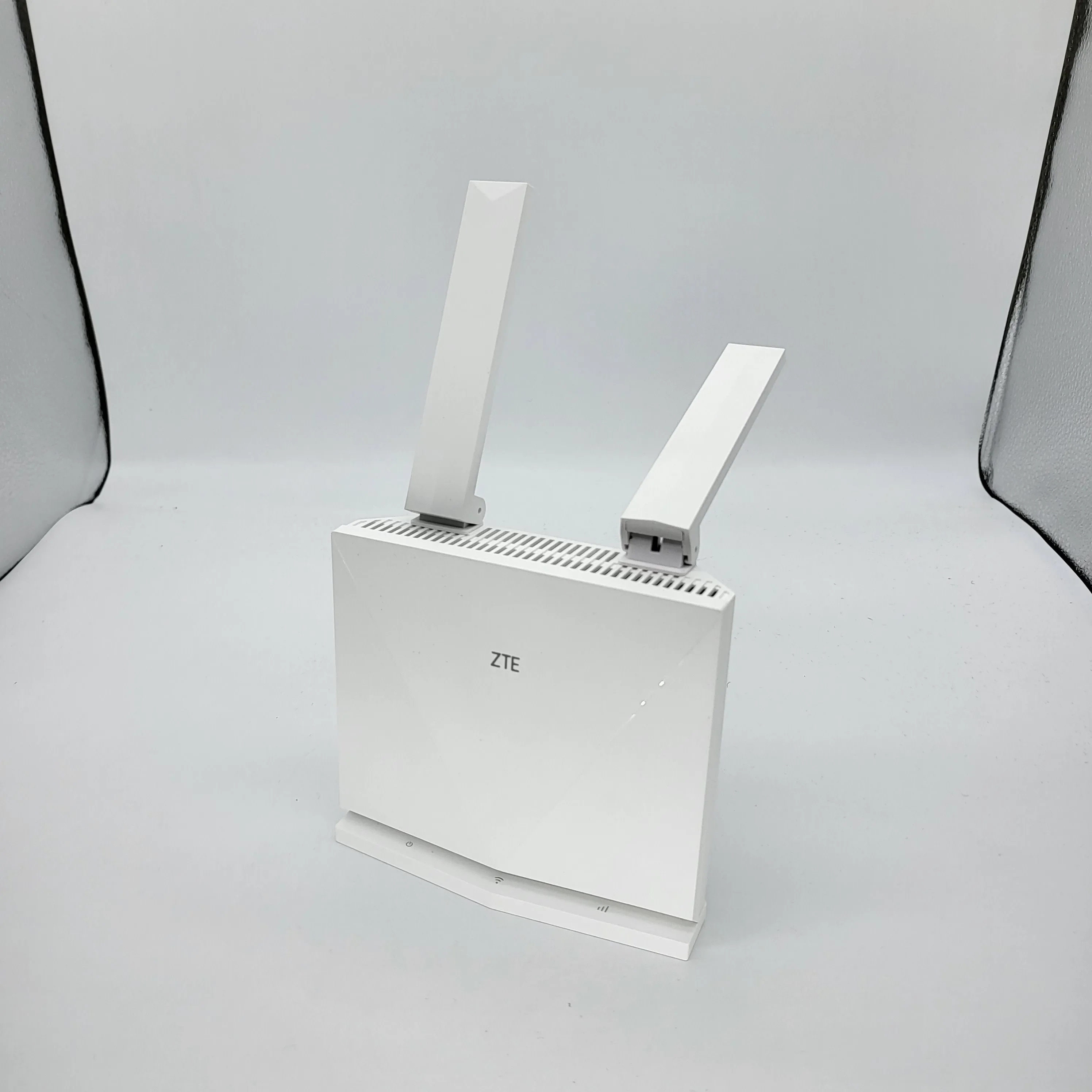 ZTE K10 4G-LTE Cat4 WiFi Router With SIM Car Slot 150Mbps Support Voice Call LAN RJ11 PORT
ZTE K10 4G-LTE Cat4 WiFi Router With SIM Car Slot 150Mbps Support Voice Call LAN RJ11 PORT