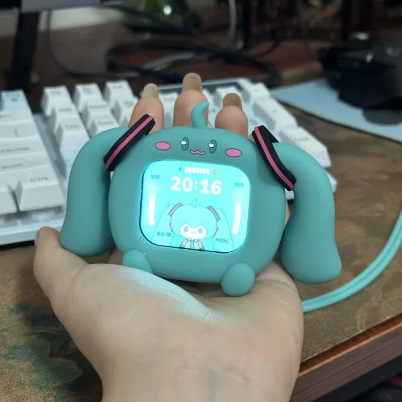 Original Hatsune Miku Touch Screen Interactive Wireless Bluetooth Anime Accessory Headset Cube Face Lcd Gift Box Toy Gift
Original Hatsune Miku Touch Screen Interactive Wireless Bluetooth Anime Accessory Headset Cube Face Lcd Gift Box Toy Gift