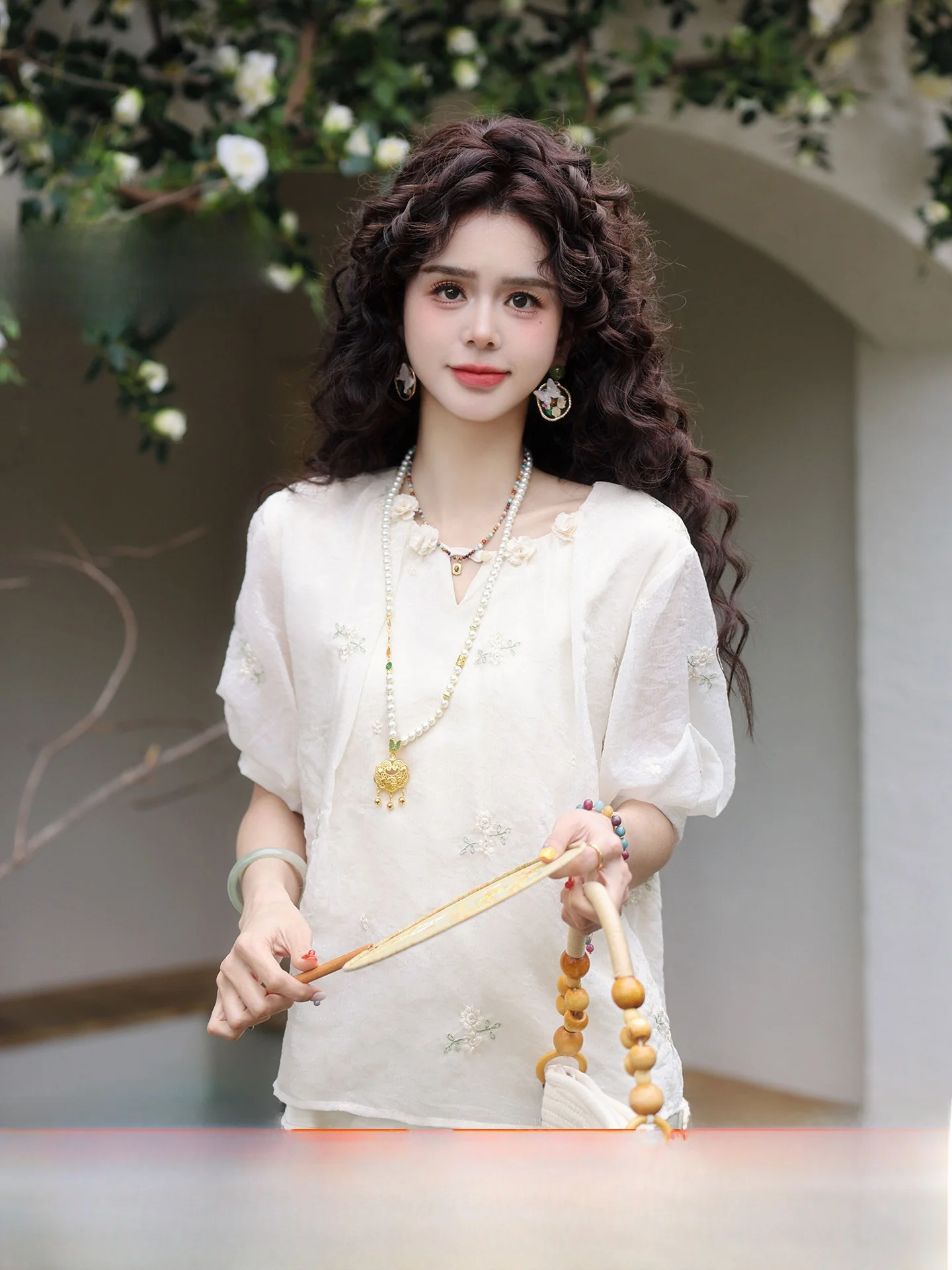 Chen Jiajie New Moon Hook 3D Flower Embroidery Short Sleeve Women's Shirt Unique Beautiful Top Polyester Spandex Blend
Chen Jiajie New Moon Hook 3D Flower Embroidery Short Sleeve Women's Shirt Unique Beautiful Top Polyester Spandex Blend