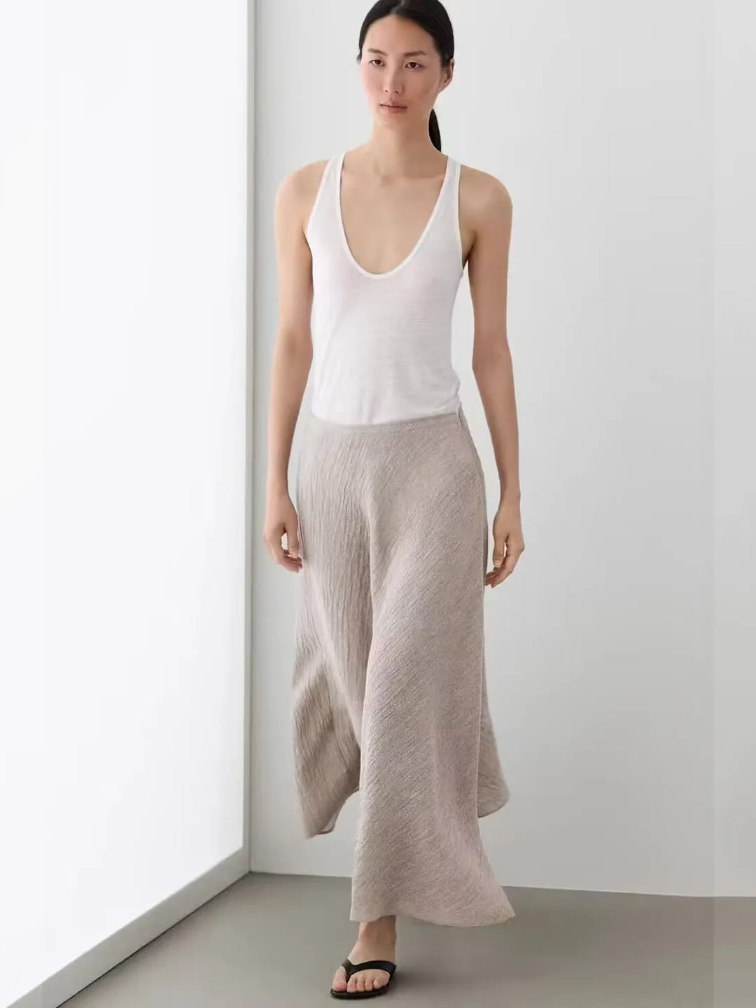 MD Women's High Waist Midi Skirt Summer New Casual Minimalist Commute Style Thin Grid Texture Drapey Flared Half-length Skirt
MD Women's High Waist Midi Skirt Summer New Casual Minimalist Commute Style Thin Grid Texture Drapey Flared Half-length Skirt