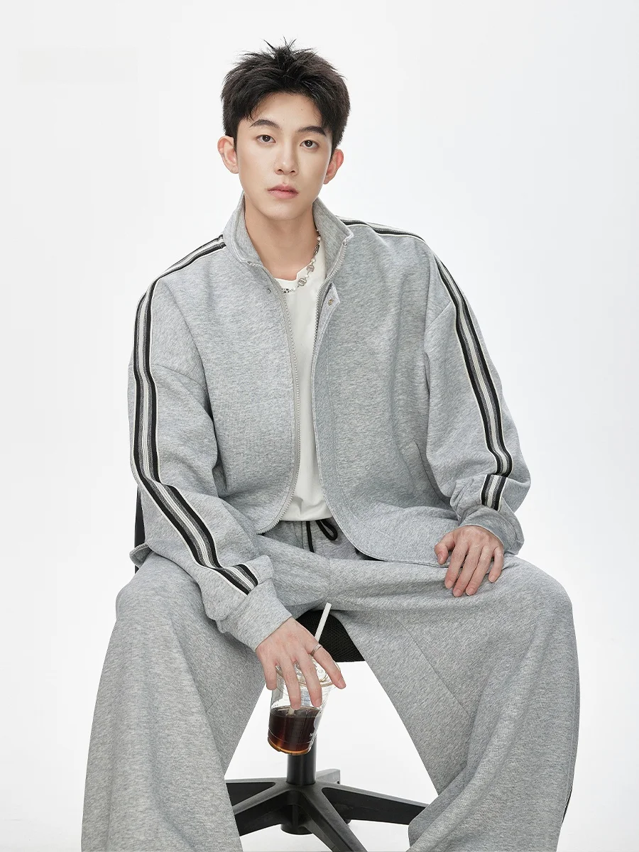 American Style Heavyweight Three Bars Sports Set Men's Autumn New Trendy Brand Retro High Sensation Casual Loose Whole Set
American Style Heavyweight Three Bars Sports Set Men's Autumn New Trendy Brand Retro High Sensation Casual Loose Whole Set