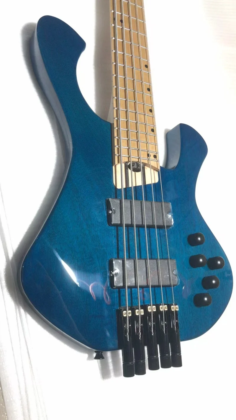 Custom 5-string headless electric bass,Maple neck and fingerboard,Black hardware,Live photos, free shippingActive electronics,
Custom 5-string headless electric bass,Maple neck and fingerboard,Black hardware,Live photos, free shippingActive electronics,