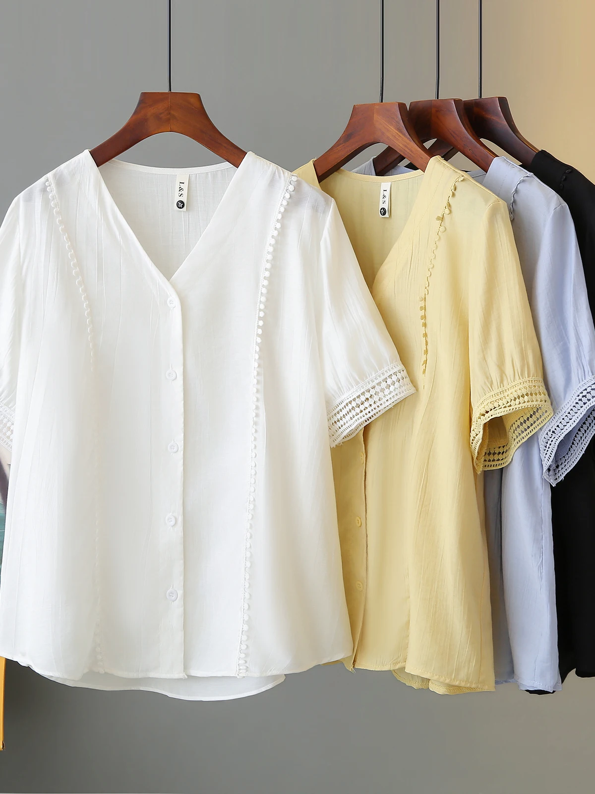 Loose V-Neck Short Sleeve Women's Shirt Summer Style Artistic Slimming Hollow out Splice Casual Fashion plus Size Top
Loose V-Neck Short Sleeve Women's Shirt Summer Style Artistic Slimming Hollow out Splice Casual Fashion plus Size Top