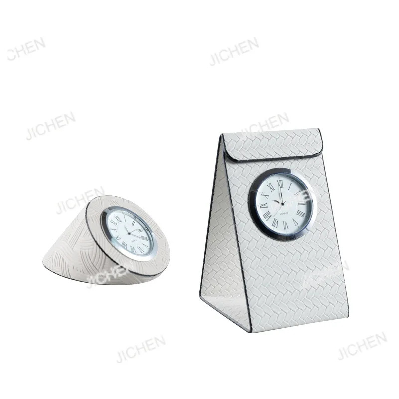 Легкие роскошные современные металлические часы с кожаным ремешком, подставкой для часов и украшениями, декор для гостиной, мягкий декор для интерьера.
Легкие роскошные современные металлические часы с кожаным ремешком, подставкой для часов и украшениями, декор для гостиной, мягкий декор для интерьера.