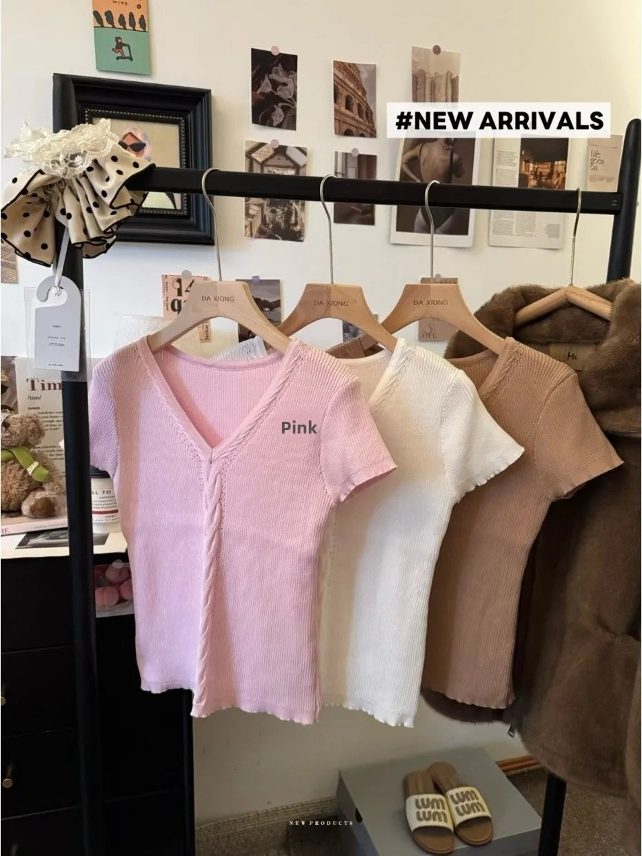 Sweet And Spicy Girl V-Neck Knitted Top Women's Slim Fit Short Sleeve T-Shirt Summer Fashionable Versatile Korean Style
Sweet And Spicy Girl V-Neck Knitted Top Women's Slim Fit Short Sleeve T-Shirt Summer Fashionable Versatile Korean Style