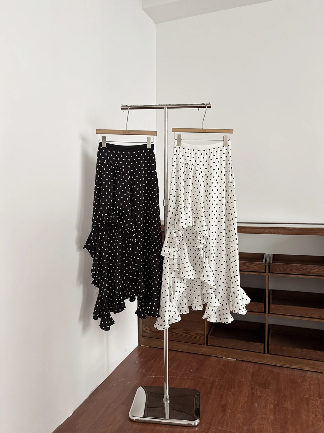 High Waist Polka Dot Midi Skirt Women's Spring Summer Asymmetrical Design Lace Slimming A-Line Skirt Ladies' Fashion
High Waist Polka Dot Midi Skirt Women's Spring Summer Asymmetrical Design Lace Slimming A-Line Skirt Ladies' Fashion