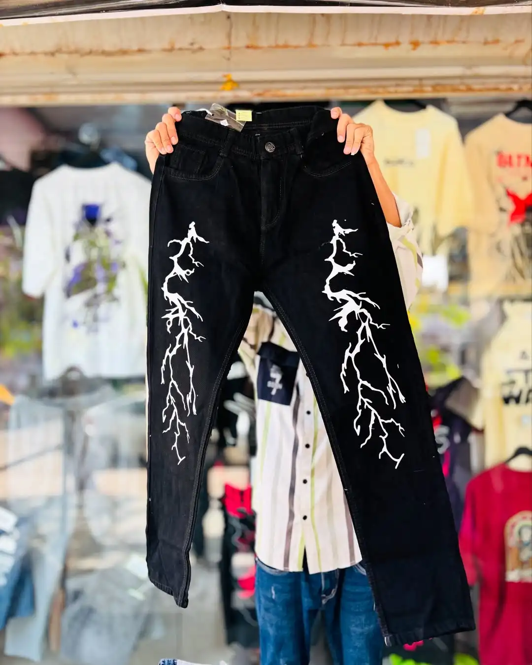 Y2K retro lightning print jeans for men and women Harajuku fashion print hollowed out jeans casual versatile straight leg pants
Y2K retro lightning print jeans for men and women Harajuku fashion print hollowed out jeans casual versatile straight leg pants