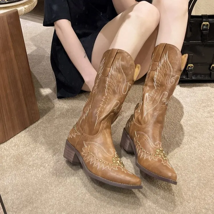 Retro Western Embroidered Knight Booties Women's Mid-Calf Rivet Decorated Boots Sharp Pointed Toe Warm Inner Mesh
Retro Western Embroidered Knight Booties Women's Mid-Calf Rivet Decorated Boots Sharp Pointed Toe Warm Inner Mesh
