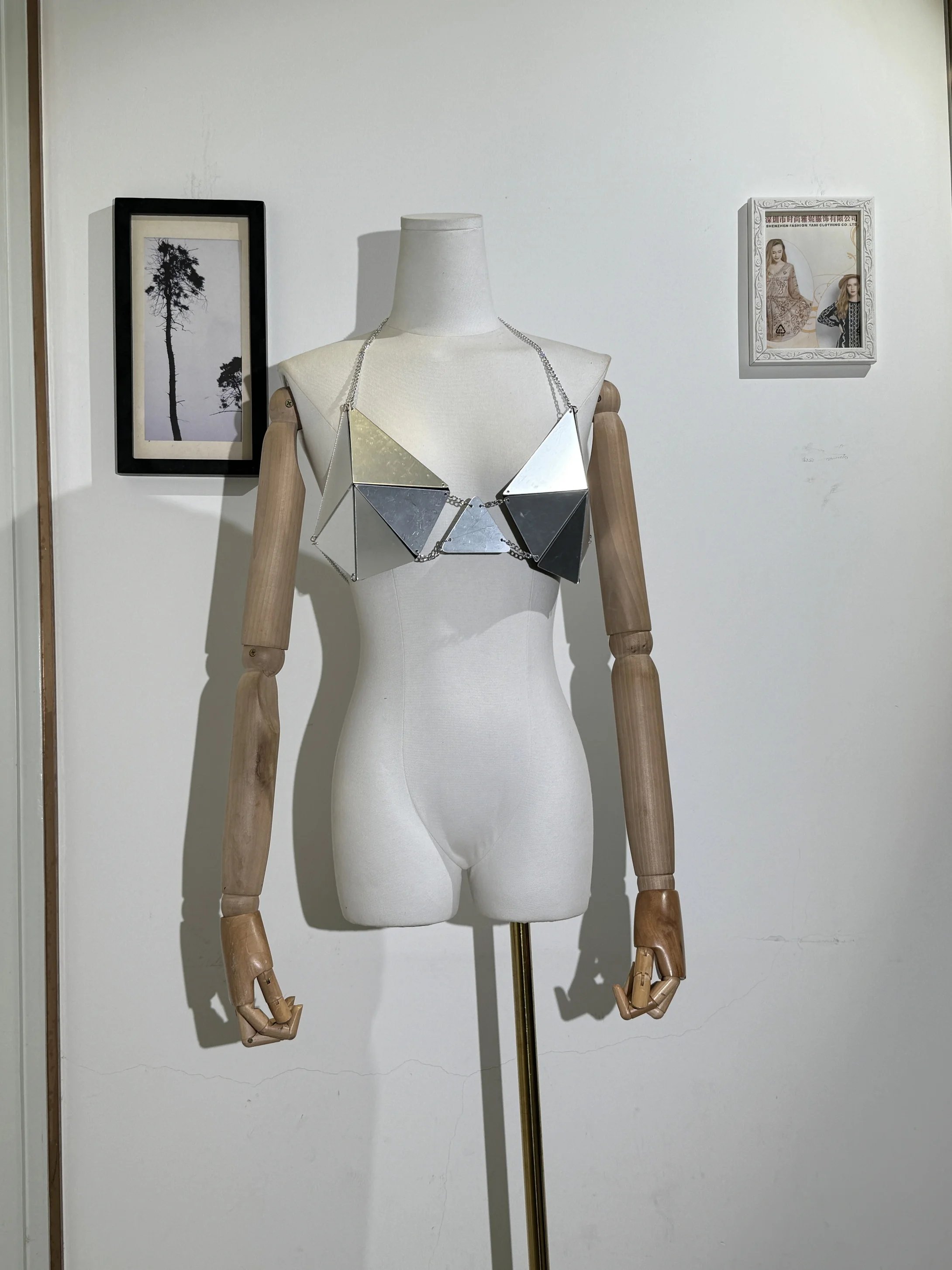 H80&S90 New Sexy Specular PU Leather Women Rave Festival Handmade Patchwork Metal Backless Crop Top Bra Lingerie Swim Beachwear
H80&S90 New Sexy Specular PU Leather Women Rave Festival Handmade Patchwork Metal Backless Crop Top Bra Lingerie Swim Beachwear