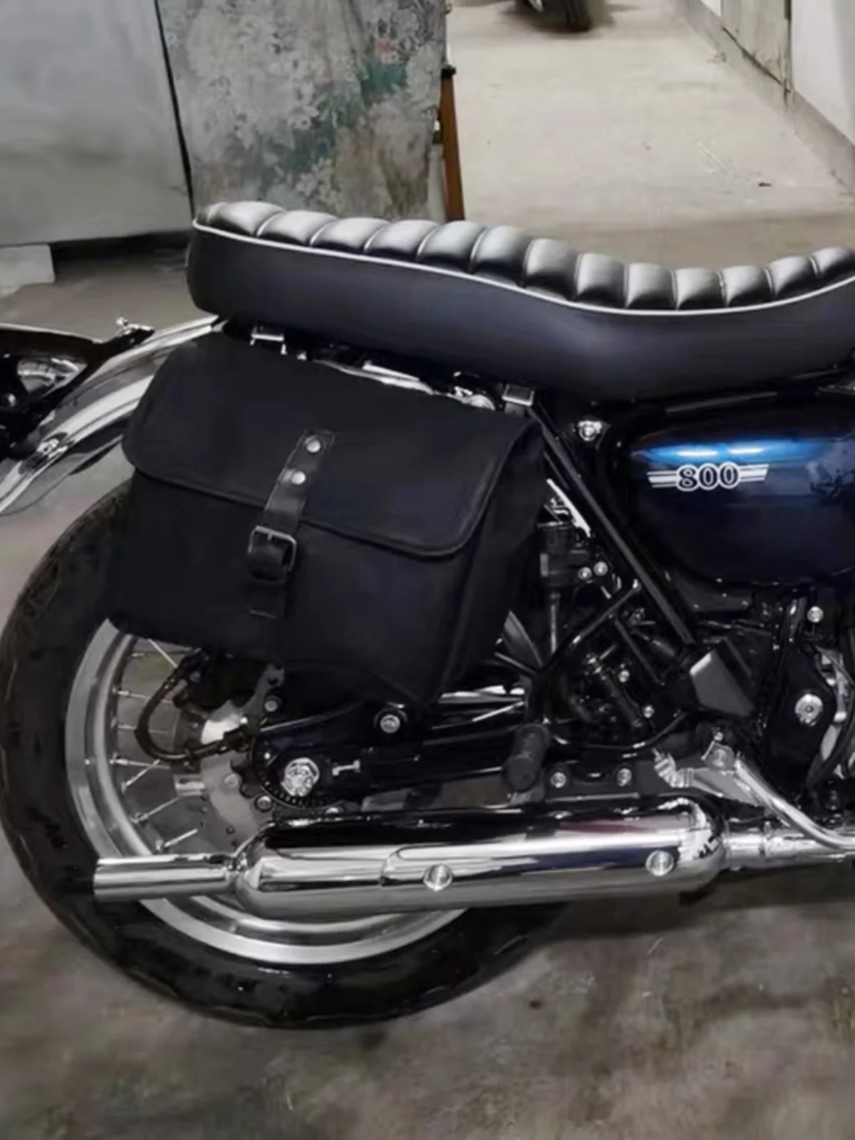 Retro Motorcycle Saddlebag Waterproof Canvas Motorcycle Bag Vehicle Satchel Multi-Functional Diagonal Bag
Retro Motorcycle Saddlebag Waterproof Canvas Motorcycle Bag Vehicle Satchel Multi-Functional Diagonal Bag
