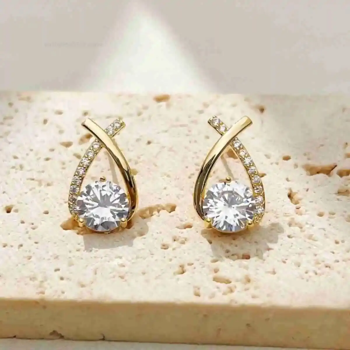 Korean Fashion Cross Zircon 3 Prong Moissanite Stud Earrings for Women Engagement Party Ear Stud Valentines Day Pendientes Mujer
Korean Fashion Cross Zircon 3 Prong Moissanite Stud Earrings for Women Engagement Party Ear Stud Valentines Day Pendientes Mujer
