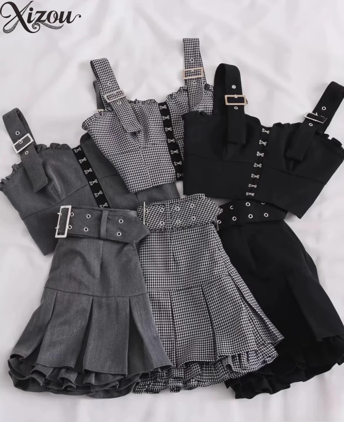 2025 женский комплект одежды, летняя японская горячая девушка, корейская униформа JK, костюм из 2 предметов, рубашка трапециевидной формы, плиссированная мини-юбка, бретелька с высокой талией 
2025 женский комплект одежды, летняя японская горячая девушка, корейская униформа JK, костюм из 2 предметов, рубашка трапециевидной формы, плиссированная мини-юбка, бретелька с высокой талией