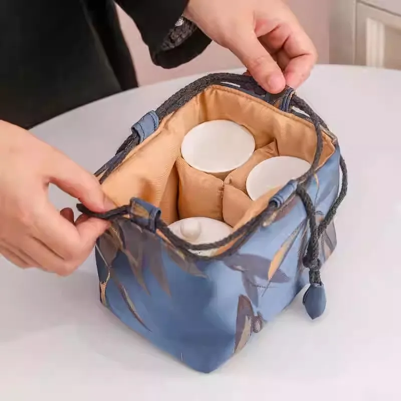 Travel Tea Set Bag -Portable Pouch for 1 Teapot & 2 Cups, Waterproof Tea Ware Storage, Multi-purpose Organizer for Gongfu Tea
Travel Tea Set Bag -Portable Pouch for 1 Teapot & 2 Cups, Waterproof Tea Ware Storage, Multi-purpose Organizer for Gongfu Tea 