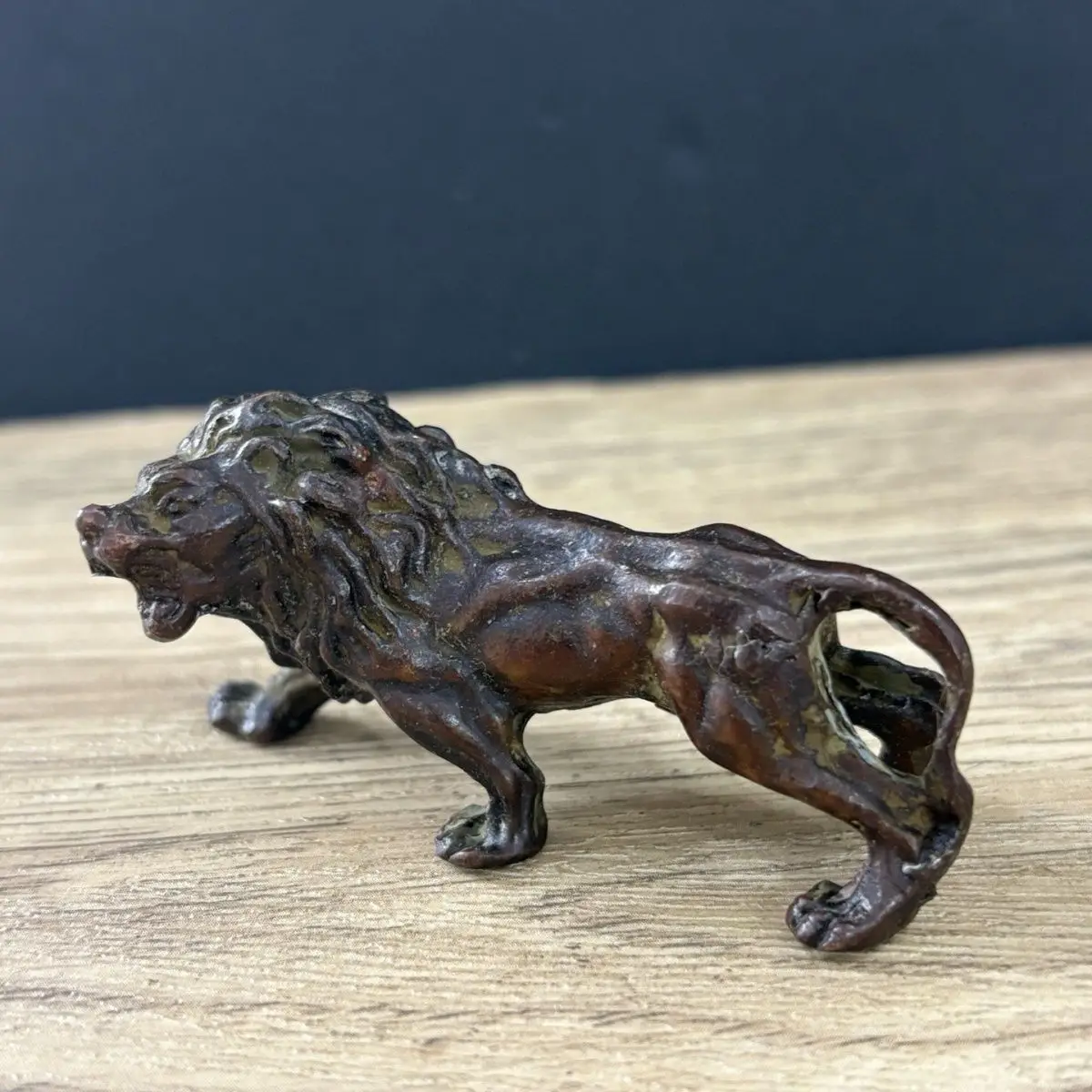 Lion lion ornament jungle tea pet lion king retro home decoration desktop
Lion lion ornament jungle tea pet lion king retro home decoration desktop