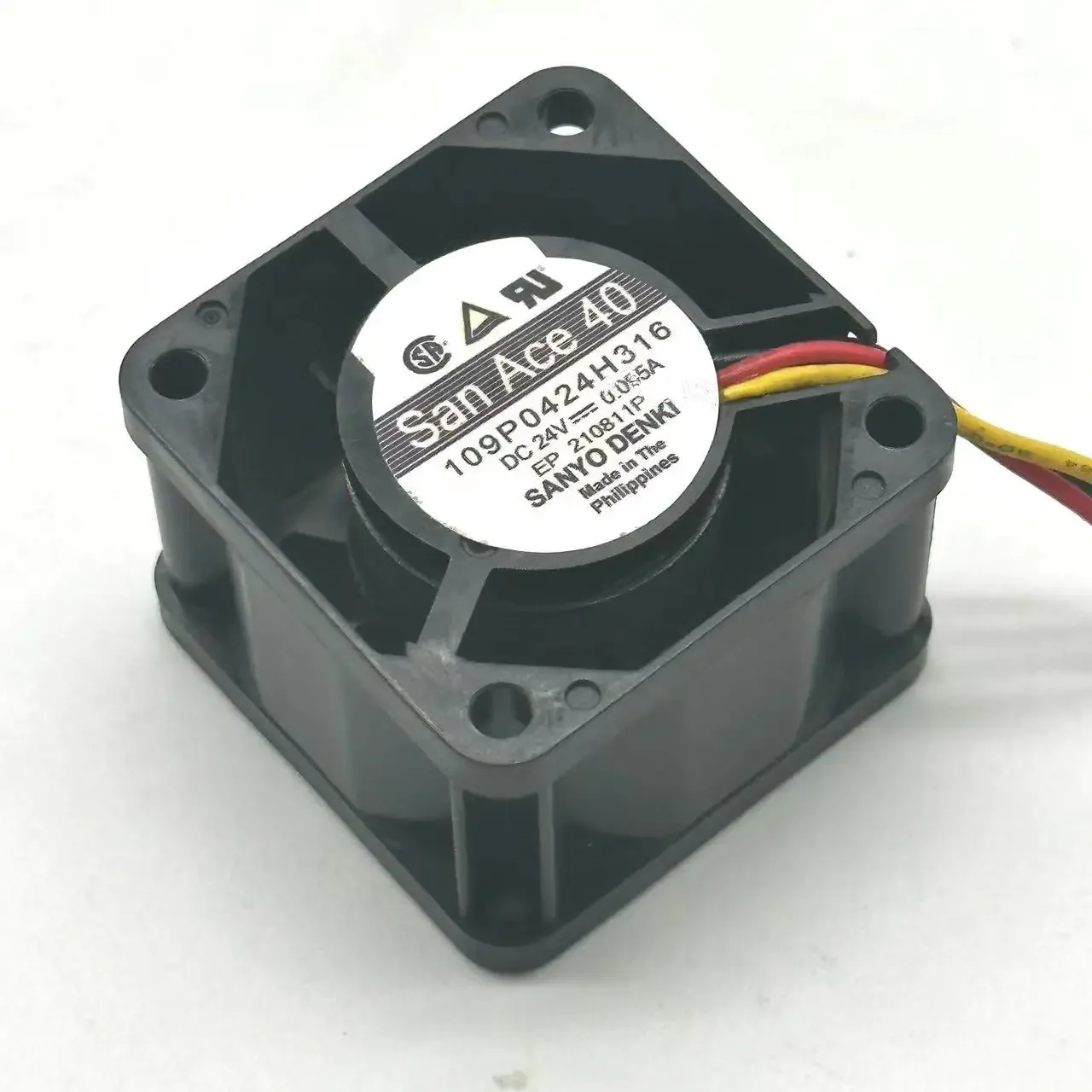 SANYO DENKI 109P0424H316 DC 24V 0.095A 40x40x28mm 3-Wire Server Cooling Fan
SANYO DENKI 109P0424H316 DC 24V 0.095A 40x40x28mm 3-Wire Server Cooling Fan
