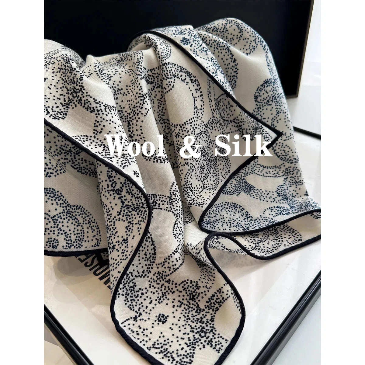 18% Silk 82% Wool Women's Winter Shawls Luxury Brand Floral Pattern Neck Scarves Ladies Winter Neck Warmer Head Scarf Woman
18% Silk 82% Wool Women's Winter Shawls Luxury Brand Floral Pattern Neck Scarves Ladies Winter Neck Warmer Head Scarf Woman
