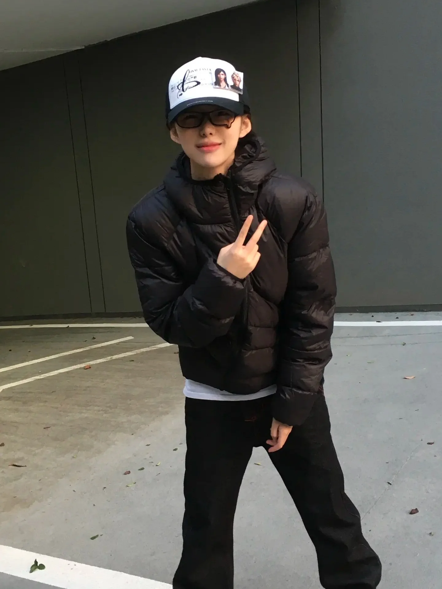 Легкая приталенная пуховая куртка с капюшоном на молнии для мужчин, утепленная зимняя куртка-пуховик, короткая хлопковая куртка для женщин, повседневная стильная модель
Легкая приталенная пуховая куртка с капюшоном на молнии для мужчин, утепленная зимняя куртка-пуховик, короткая хлопковая куртка для женщин, повседневная стильная модель