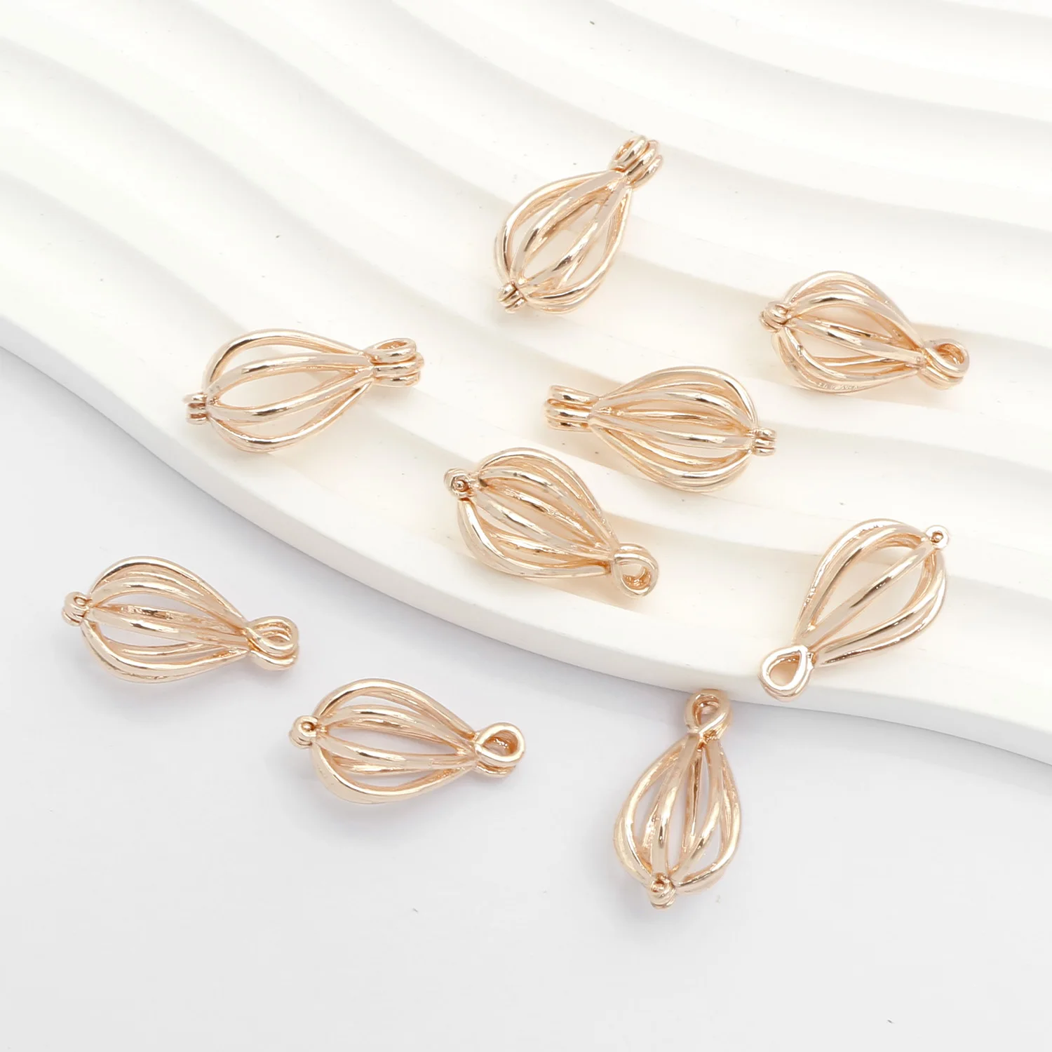 10pcs Rose Gold Water Drop Pearl Cage Locket Pendants Aromatherapy Essential Oil Diffuser Necklace Locket For DIY Jewelry
10pcs Rose Gold Water Drop Pearl Cage Locket Pendants Aromatherapy Essential Oil Diffuser Necklace Locket For DIY Jewelry