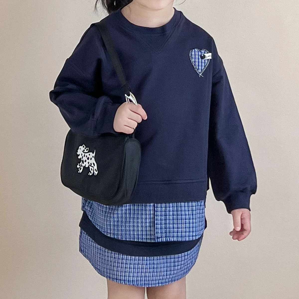Girls Suit 2025 Autumn and Winter New Childrens Clothing Korean Girls Baby Fake Two Check Hoodie Stitching Half Skirt Two Sets
Girls Suit 2025 Autumn and Winter New Childrens Clothing Korean Girls Baby Fake Two Check Hoodie Stitching Half Skirt Two Sets