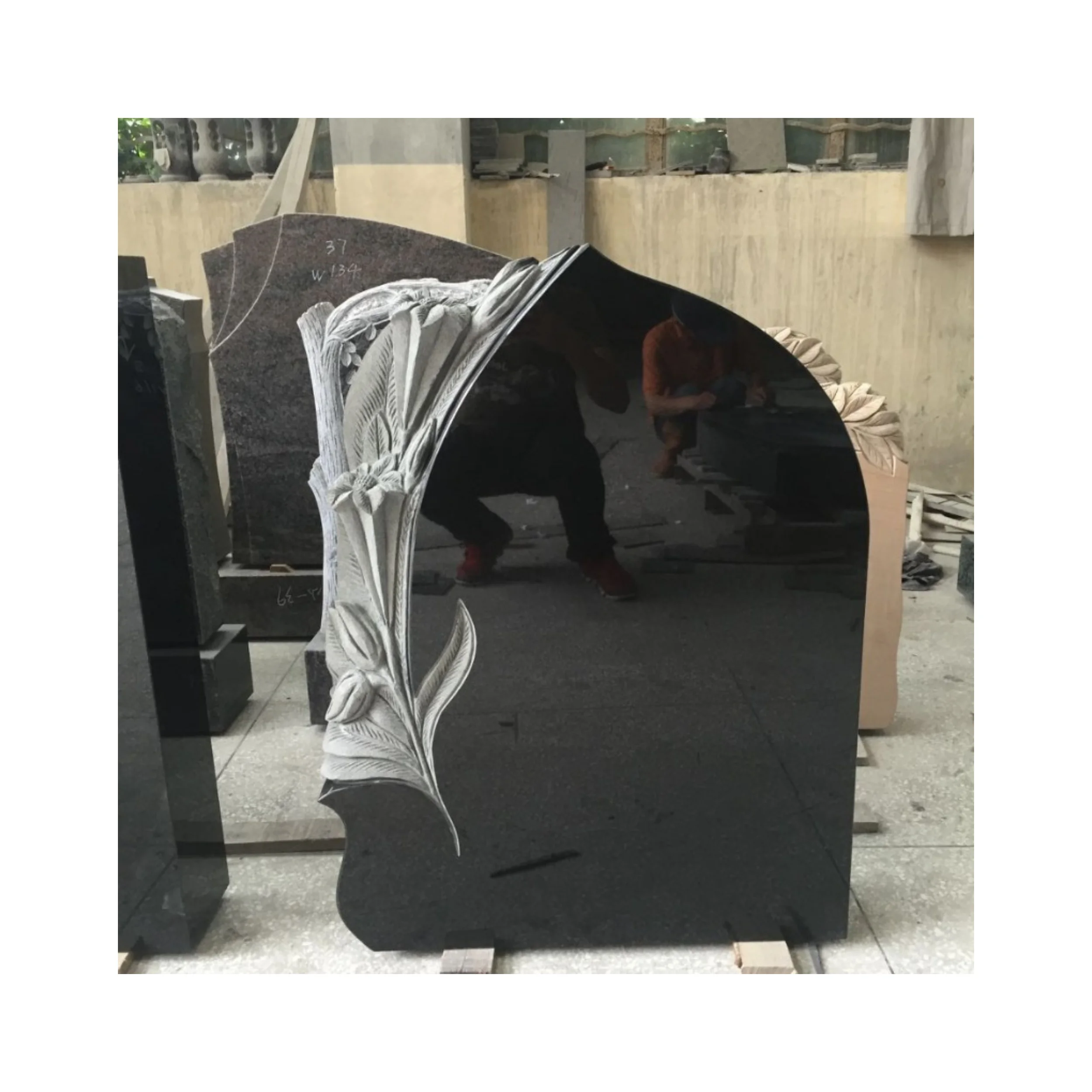 Customization Modern Design Style Black Granite Tombstone Monument Engraved Design Hand Carved Polished High Grade Quality Made
Customization Modern Design Style Black Granite Tombstone Monument Engraved Design Hand Carved Polished High Grade Quality Made