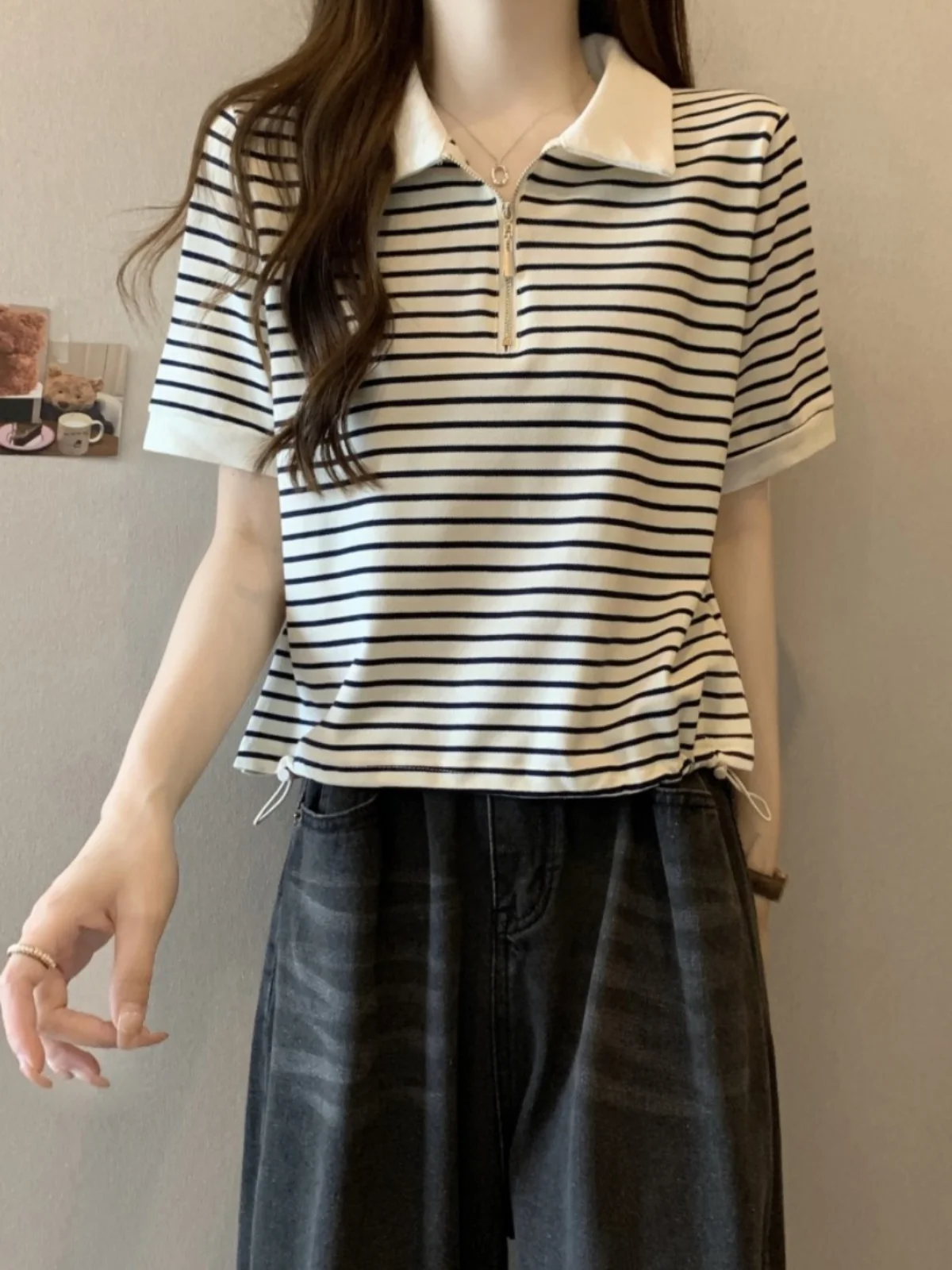 Half-Zip Neck Short Sleeve T-Shirt Women Summer plus Size Casual Drawstring Waist Cover Belly Loose Fit Korean Style
Half-Zip Neck Short Sleeve T-Shirt Women Summer plus Size Casual Drawstring Waist Cover Belly Loose Fit Korean Style