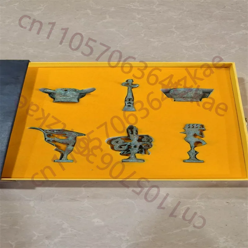 A set of 5 pieces China Come From FOLK Collection Old Bronze
A set of 5 pieces China Come From FOLK Collection Old Bronze