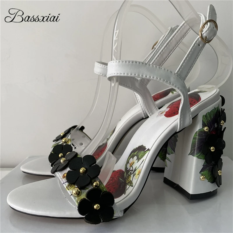 Сандалии на массивном каблуке с заклепками и цветочным декором, женские лаконичные летние туфли из натуральной кожи с ремешком на щиколотке для девочек
Сандалии на массивном каблуке с заклепками и цветочным декором, женские лаконичные летние туфли из натуральной кожи с ремешком на щиколотке для девочек