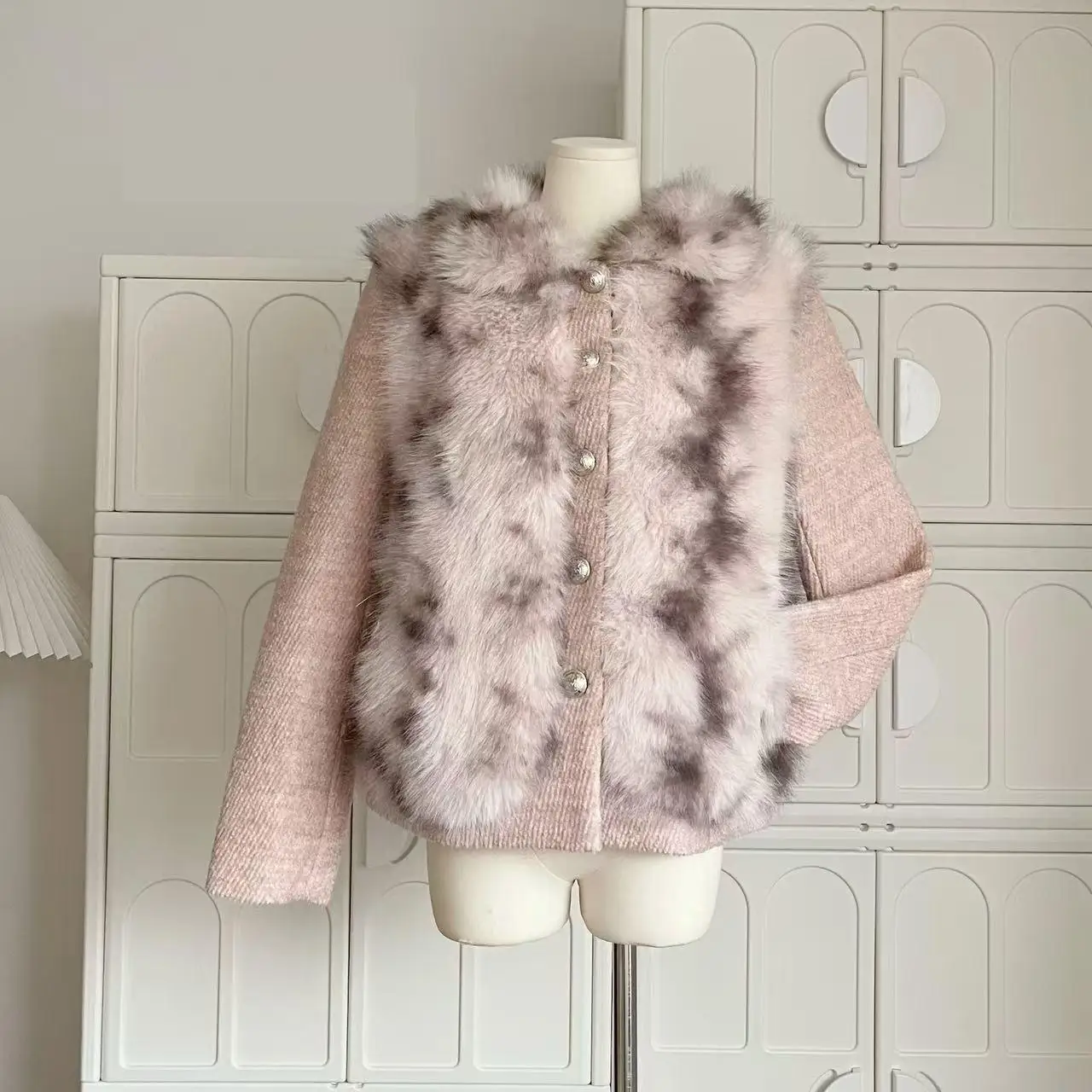 Women's Elegant Faux Fur Patchwork Long Sleeve Loose Jacket Lady Autumn Winter High Street Turn Down Collar Furry Outwear
Women's Elegant Faux Fur Patchwork Long Sleeve Loose Jacket Lady Autumn Winter High Street Turn Down Collar Furry Outwear