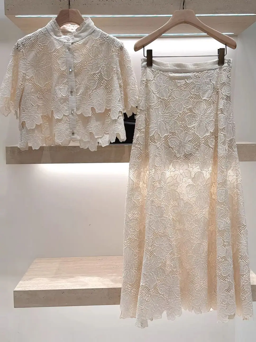 Hollow Out Women Floral Embroidery Set Stand Collar Short Sleeve Single Breasted Shirt + High Waist Midi Skirt + Flared Pants
Hollow Out Women Floral Embroidery Set Stand Collar Short Sleeve Single Breasted Shirt + High Waist Midi Skirt + Flared Pants