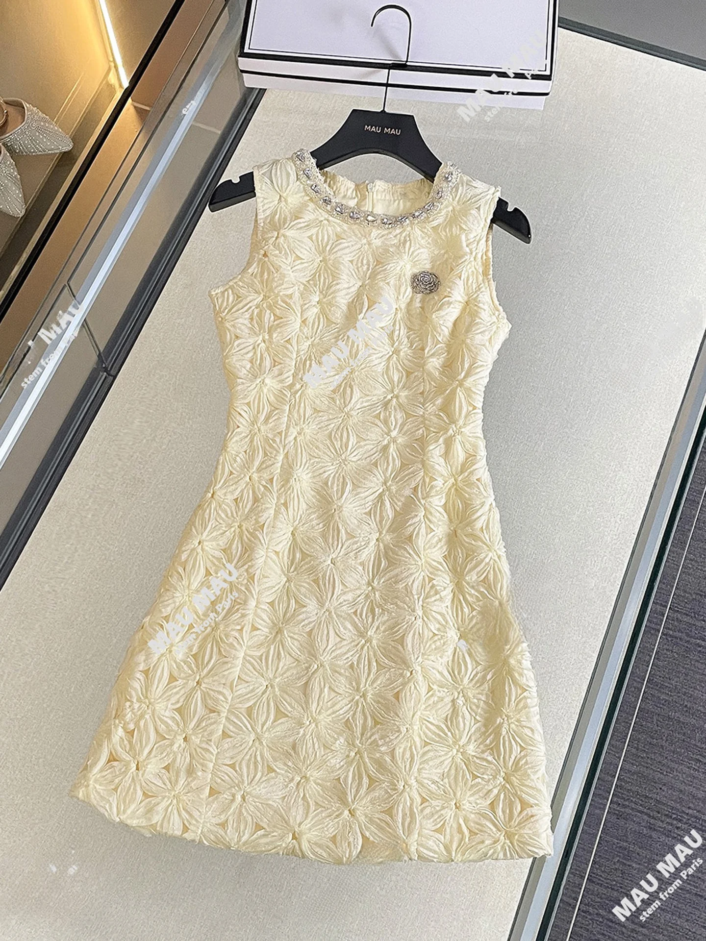 Summer High Waist Vest Dress Embroidered Beads Floral Waist Cinched Small Fragrance Style Elegant Women's Fashion Dress
Summer High Waist Vest Dress Embroidered Beads Floral Waist Cinched Small Fragrance Style Elegant Women's Fashion Dress