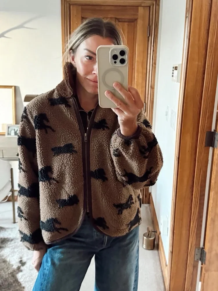 Модная короткая флисовая куртка, женская шикарная свободная укороченная куртка на молнии с лацканами и длинными рукавами, осень 202, женская теплая уличная верхняя одежда
Модная короткая флисовая куртка, женская шикарная свободная укороченная куртка на молнии с лацканами и длинными рукавами, осень 202, женская теплая уличная верхняя одежда