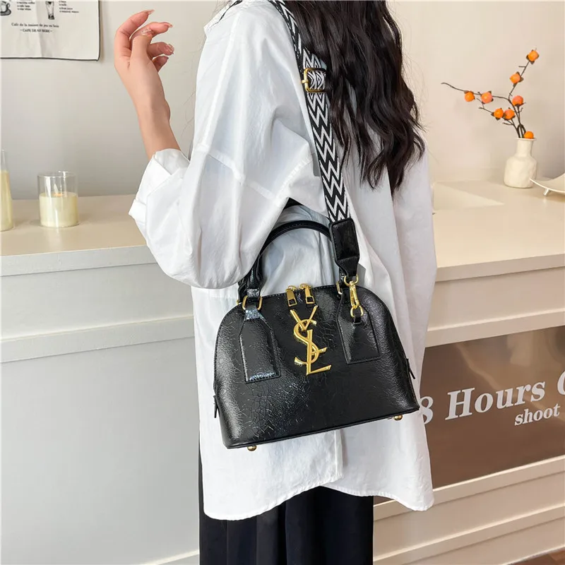 2025 Fashion Classic Ladies Personality Casual Luxury Retro Design To Create Women's Gorgeous Single Shoulder Crossbody Bag
2025 Fashion Classic Ladies Personality Casual Luxury Retro Design To Create Women's Gorgeous Single Shoulder Crossbody Bag