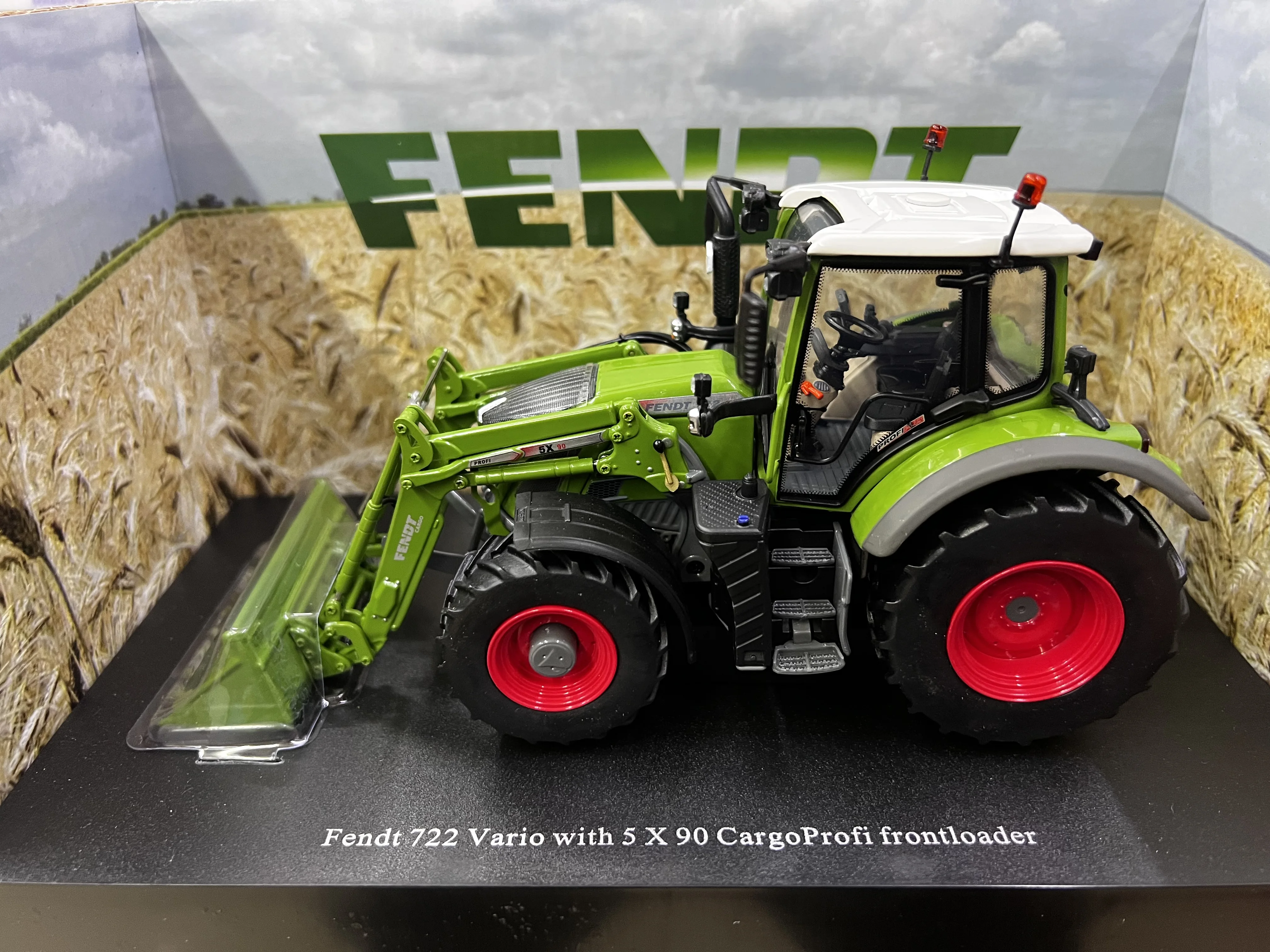 Diecast 1:32 Scale Fendt 722 Vario Fendt Tractor 4975 Wheel Loader Alloy Agricultural Vehicle Model Collection Toy Gift Display
Diecast 1:32 Scale Fendt 722 Vario Fendt Tractor 4975 Wheel Loader Alloy Agricultural Vehicle Model Collection Toy Gift Display
