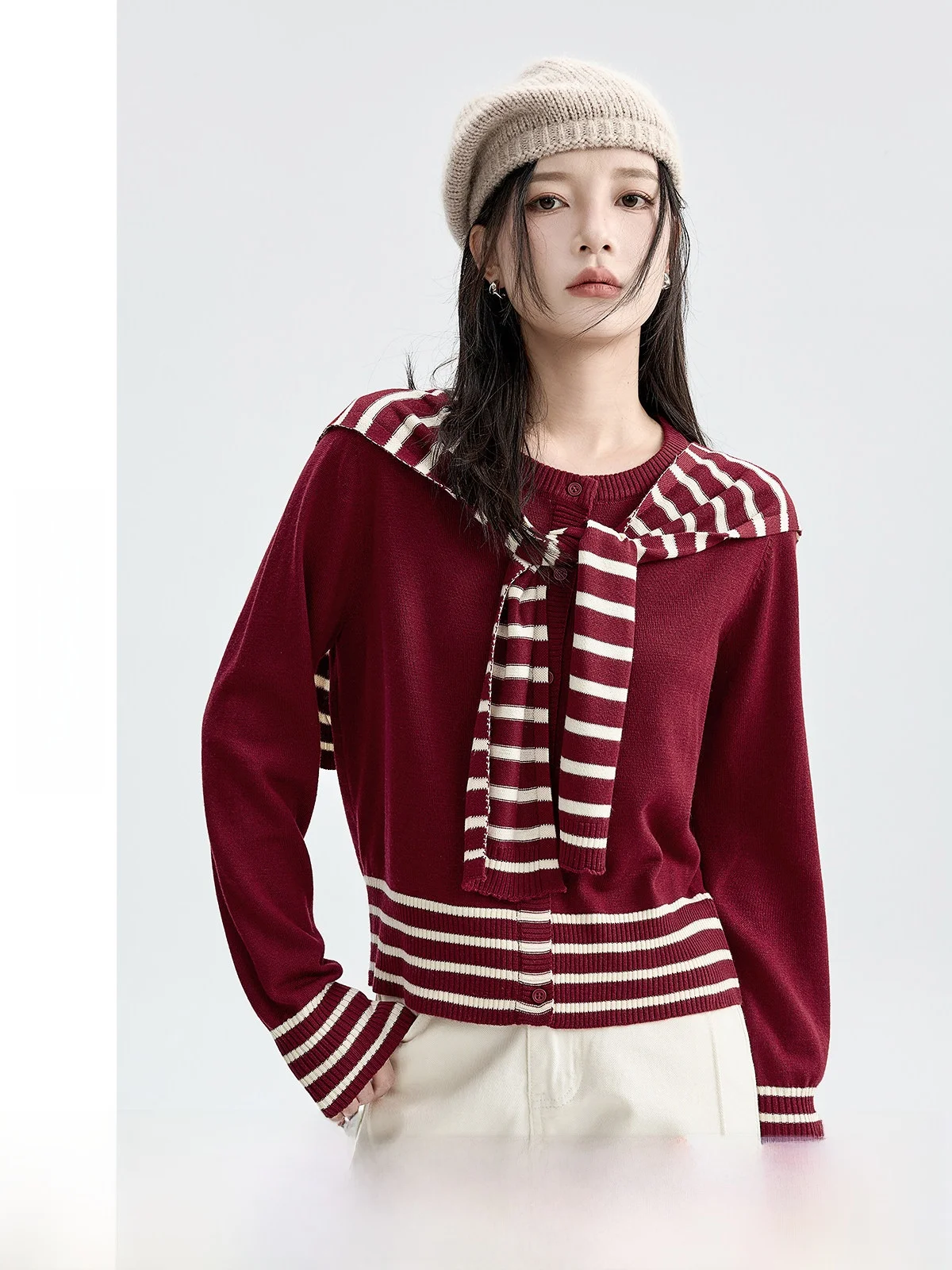 Красный вязаный кардиган-накидка женский 2026 года, новинка осени, ретро, стройнящий, в полоску, от Guier Faion для девочек-подростков
Красный вязаный кардиган-накидка женский 2026 года, новинка осени, ретро, стройнящий, в полоску, от Guier Faion для девочек-подростков