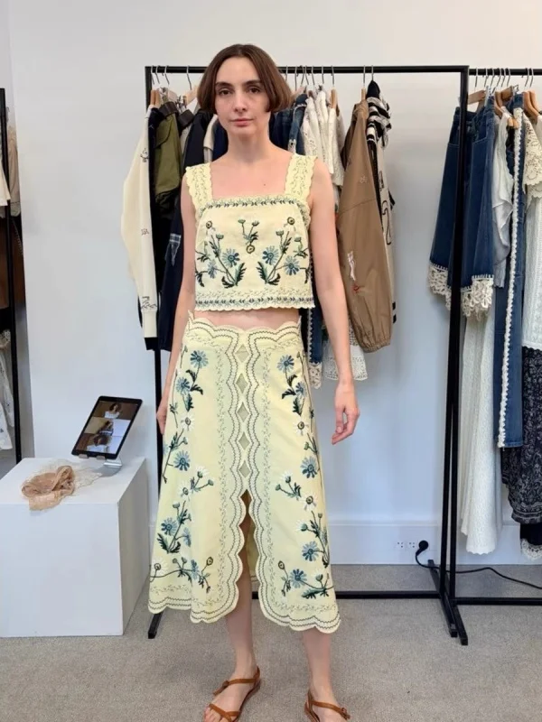 Rustic Sunflower Cross Stitched Square Collar Strap Vest Wave Lace Hem Split Skirt Women's Loose Fit Short Length Plant Flora...
Rustic Sunflower Cross Stitched Square Collar Strap Vest Wave Lace Hem Split Skirt Women's Loose Fit Short Length Plant Flora...