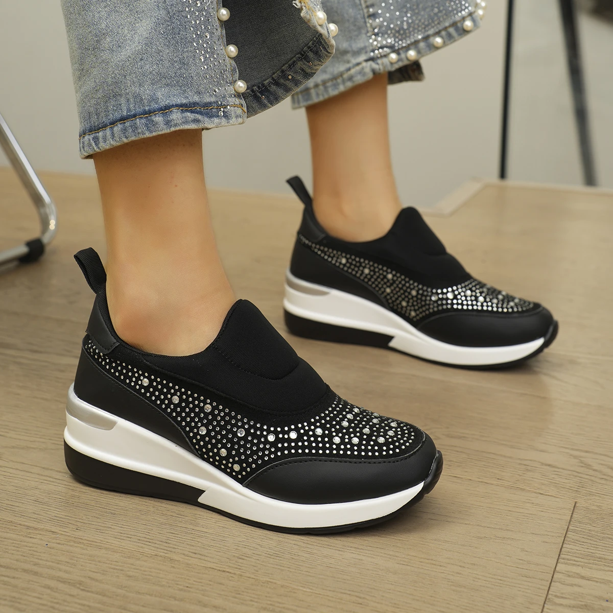 2026 New Shiny Sequin Decorated Slip-on Sneakers for Spring and Autumn Walking Thick-soled Non-slip Large Size Sneakers
2026 New Shiny Sequin Decorated Slip-on Sneakers for Spring and Autumn Walking Thick-soled Non-slip Large Size Sneakers