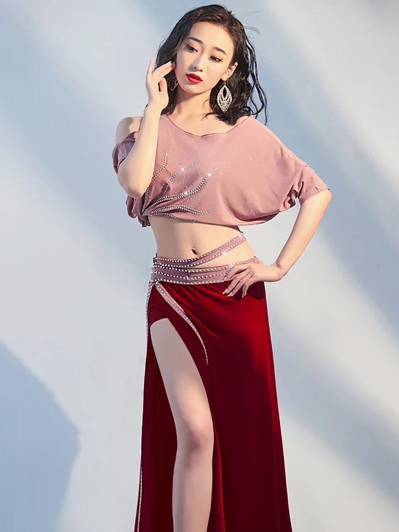 Belly Dance Suit Mesh Diamond Loose Top and Long Split Skirts Practice Set Female Hollow Out Elegant Performance Clothing
Belly Dance Suit Mesh Diamond Loose Top and Long Split Skirts Practice Set Female Hollow Out Elegant Performance Clothing