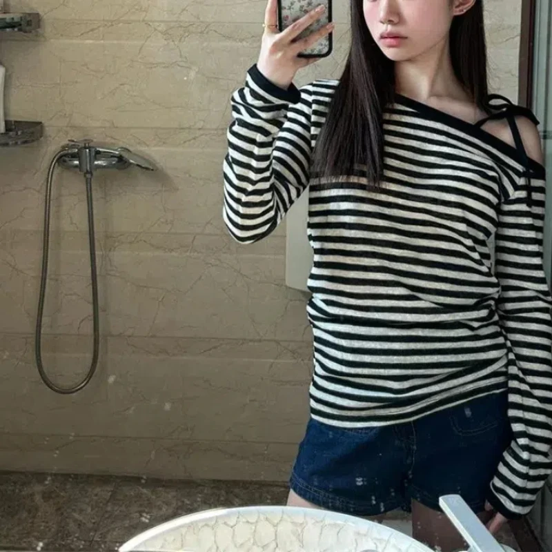 Korean Striped Sloping Shoulder 2024 Women's New Patchwork Fashion Minimalist Casual Slim Fit Versatile Long Sleeved T-shirt Top
Korean Striped Sloping Shoulder 2024 Women's New Patchwork Fashion Minimalist Casual Slim Fit Versatile Long Sleeved T-shirt Top