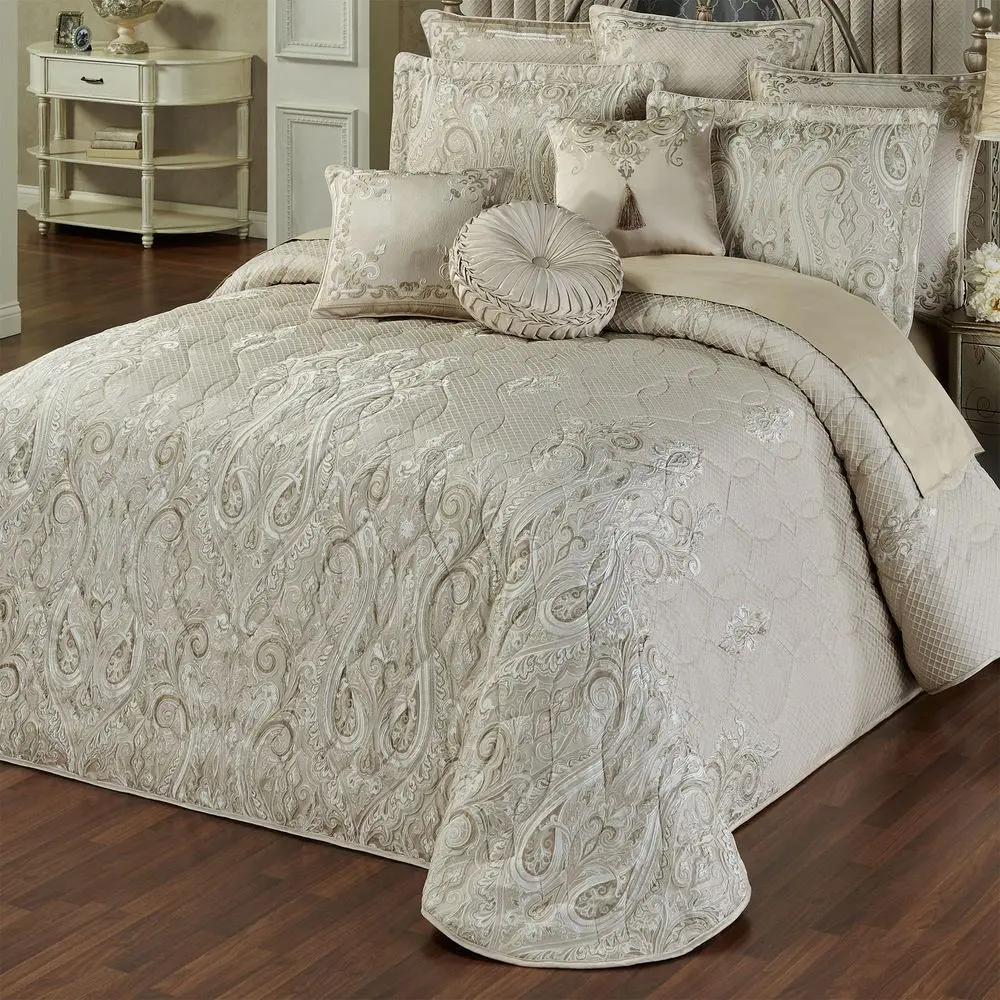 Luxury Bedding Chic Neutral Hues JacquardWoven Scrolls and Diamonds 10 Pc Set Oversized Queen Bedspread, 2 Standard Shams, 2 Eu
Luxury Bedding Chic Neutral Hues JacquardWoven Scrolls and Diamonds 10 Pc Set Oversized Queen Bedspread, 2 Standard Shams, 2 Eu