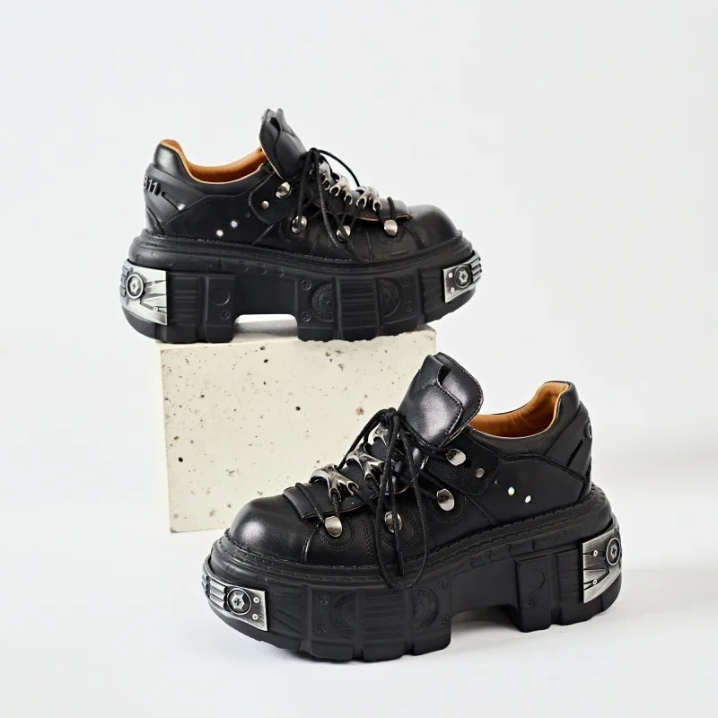 2025 Spring and Autumn New Women's Heavy Metal Platform Low-top Punk Small Leather Dark Motorcycle Shoes Men
2025 Spring and Autumn New Women's Heavy Metal Platform Low-top Punk Small Leather Dark Motorcycle Shoes Men