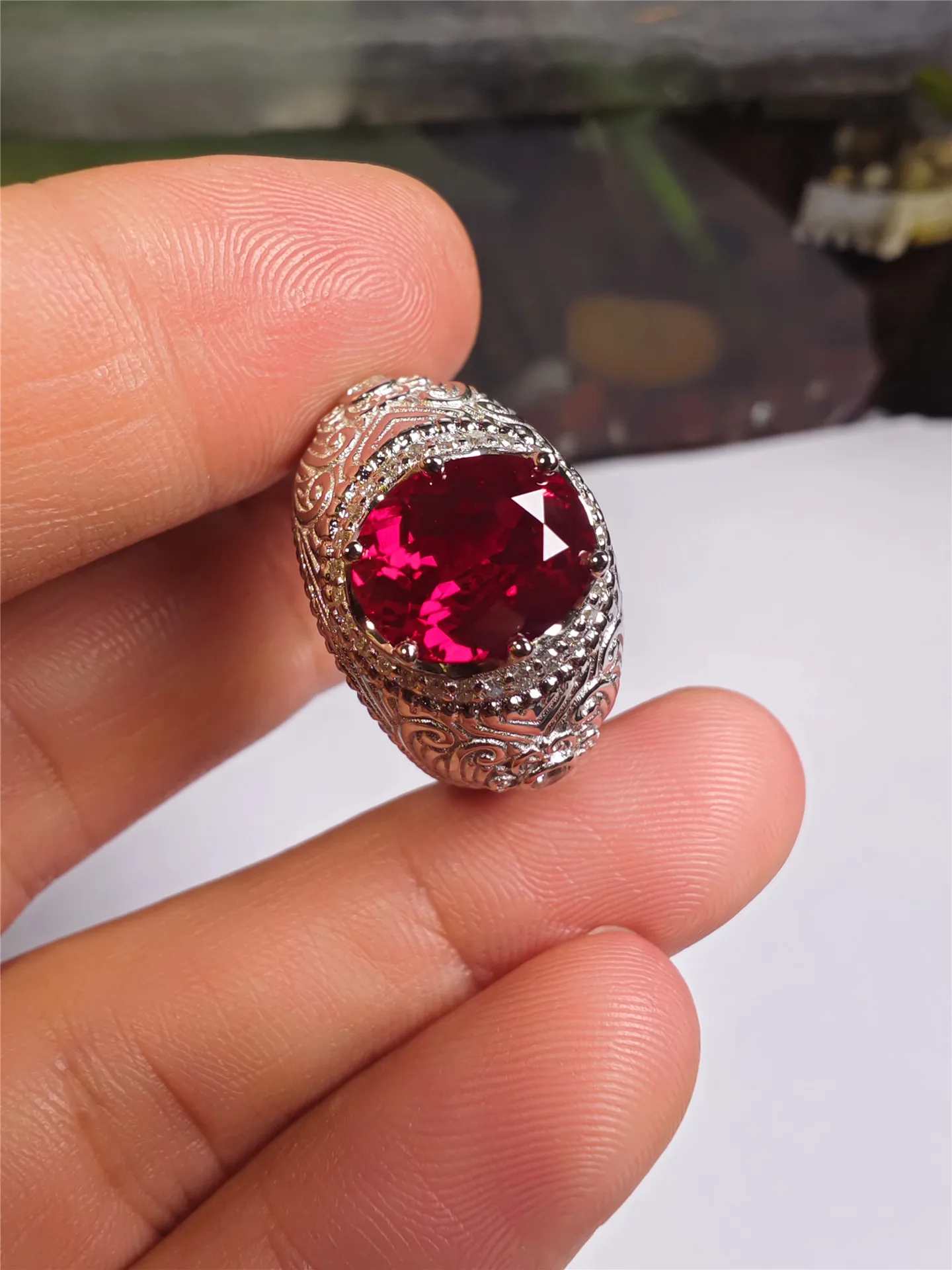 S925 pure silver laboratory-grown ruby 5CT oval vintage pattern wedding men's ring, custom-made with diamond. Jewelry.
S925 pure silver laboratory-grown ruby 5CT oval vintage pattern wedding men's ring, custom-made with diamond. Jewelry.