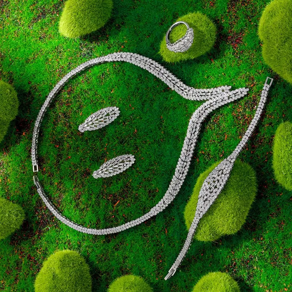 Популярный в Дубае, хит продаж: элегантный женский ювелирный набор для свадьбы из циркония, модные украшения с фианитами, комплект из колье и серег.
Популярный в Дубае, хит продаж: элегантный женский ювелирный набор для свадьбы из циркония, модные украшения с фианитами, комплект из колье и серег.