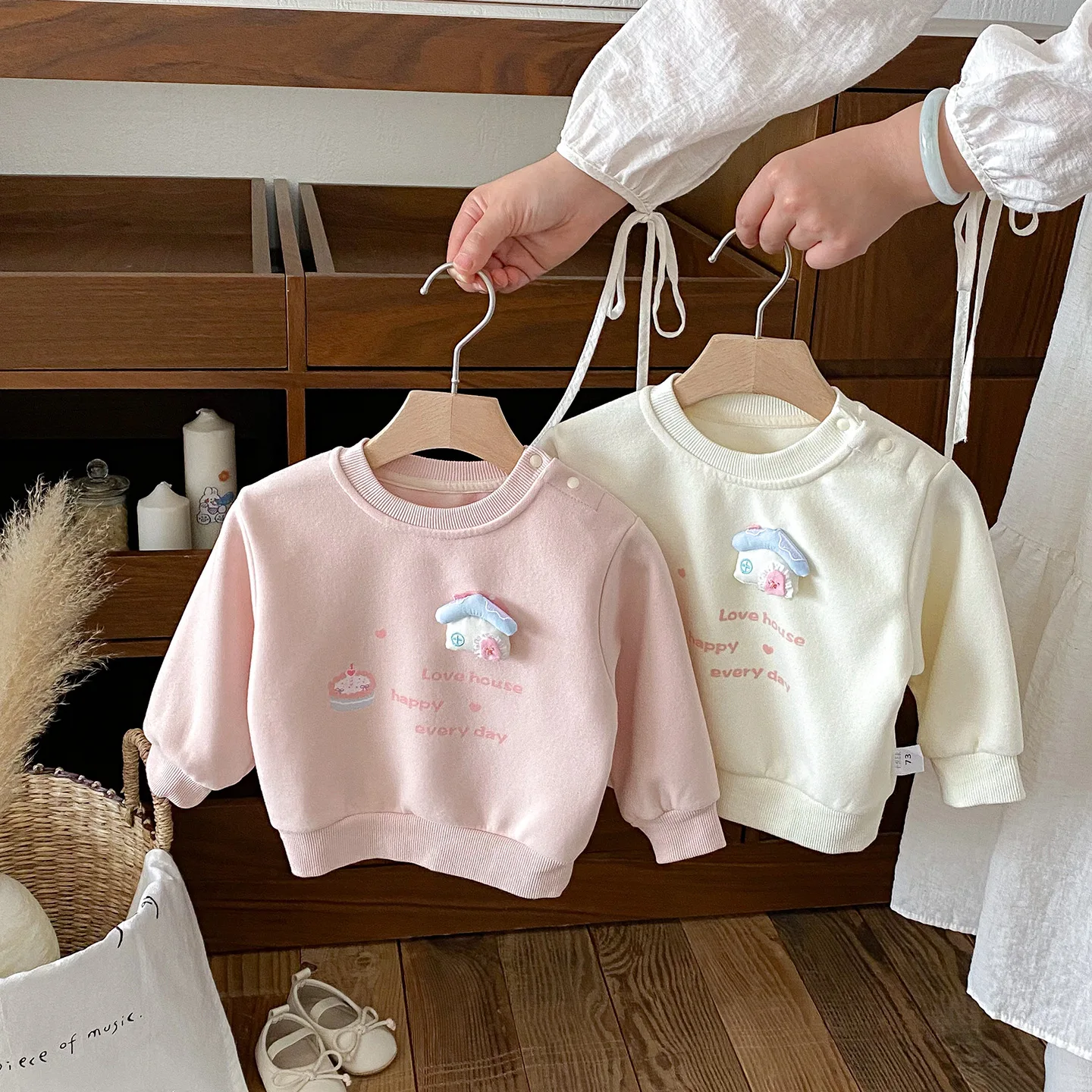 New Ins Autumn Children's Top Round Neck Long-sleeve Infant Baby Girl Long Sleeves Top Cartoon Patterned Newborn Girl Sweatshirt
New Ins Autumn Children's Top Round Neck Long-sleeve Infant Baby Girl Long Sleeves Top Cartoon Patterned Newborn Girl Sweatshirt
