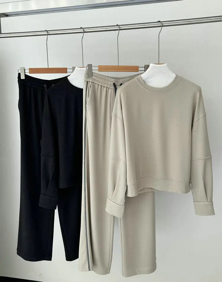 Women Bead Decoration Set Long Sleeve O-Neck Sweatshirt or Elastic Waist Straight Long Pants
Women Bead Decoration Set Long Sleeve O-Neck Sweatshirt or Elastic Waist Straight Long Pants